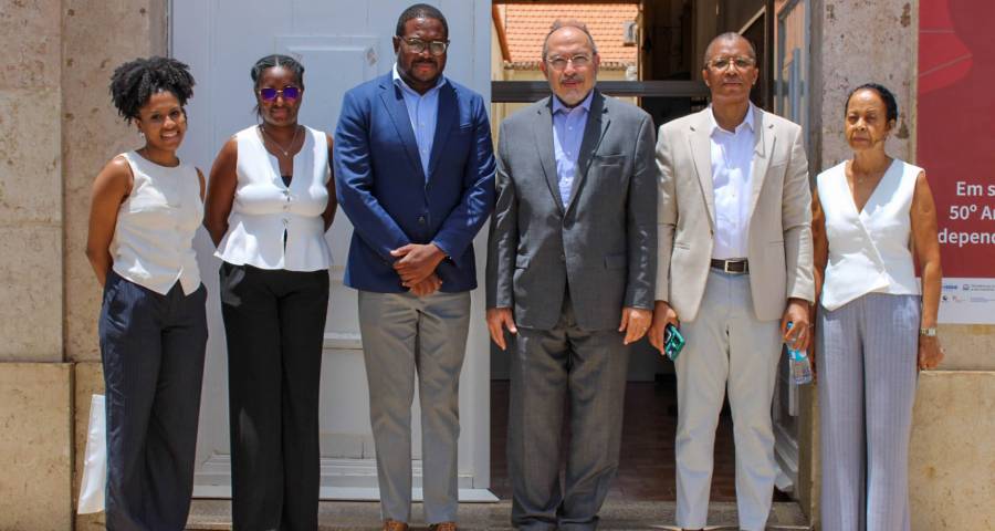 Visita da UNESCO e do MCIC ao Arquivo Nacional de Cabo Verde