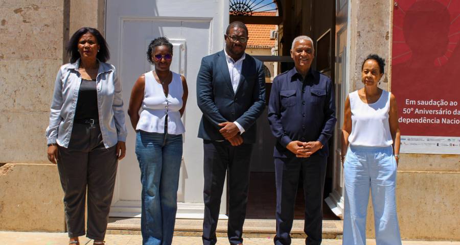 Visita do Embaixador de Angola ao Instituto do Arquivo Nacional de Cabo Verde
